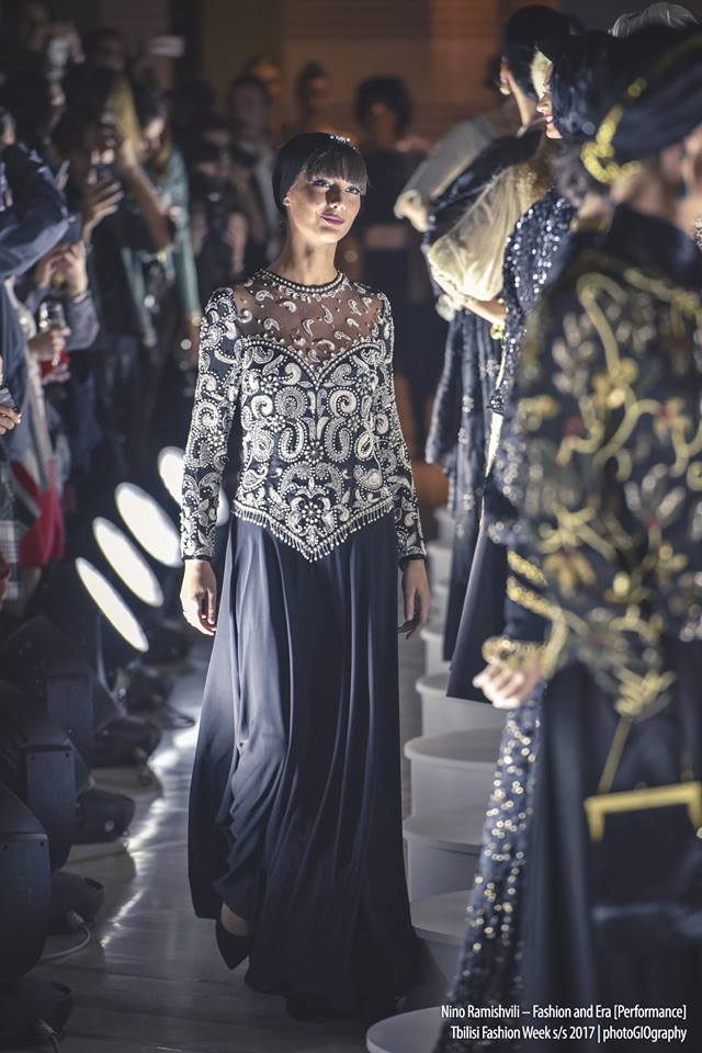 Sukhishvili ensemble dancers open Tbilisi Fashion Week in extraordinary costumes geotv.ge